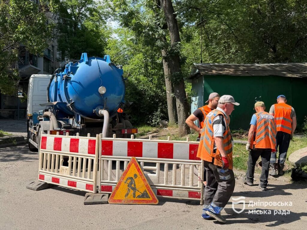 У Дніпрі оновлюють пожежні гідранти та ремонтують водомережі