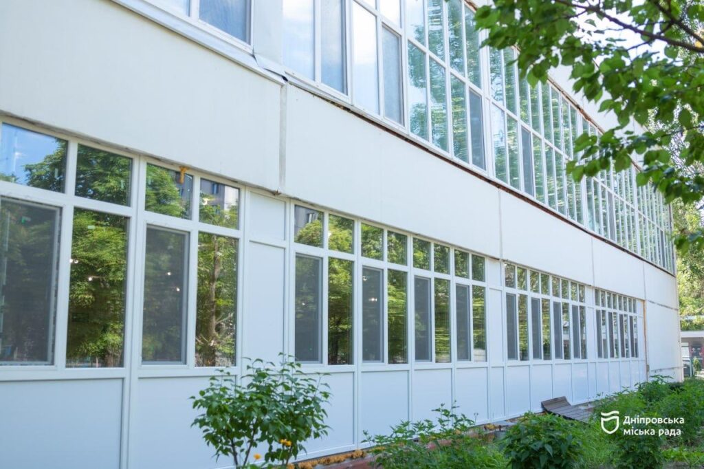 У Дніпрі відновили дві гімназії, пошкоджені під час військових атак