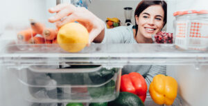 Продукти, які не варто зберігати у холодильнику — поради експертів