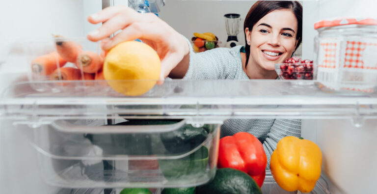 Продукти, які не варто зберігати у холодильнику — поради експертів