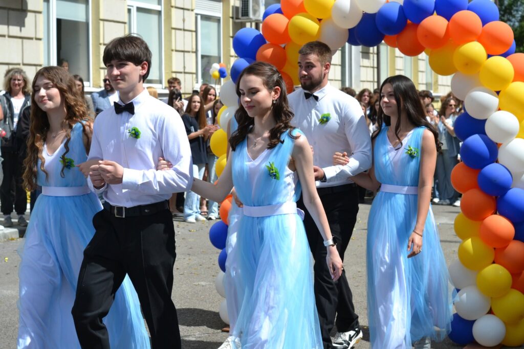 У дніпровському ліцеї №23 простим святкуванням завершили навчальний рік