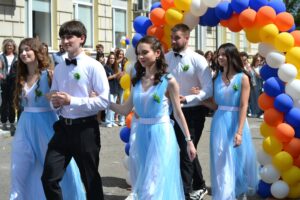 У дніпровському ліцеї №23 простим святкуванням завершили навчальний рік
