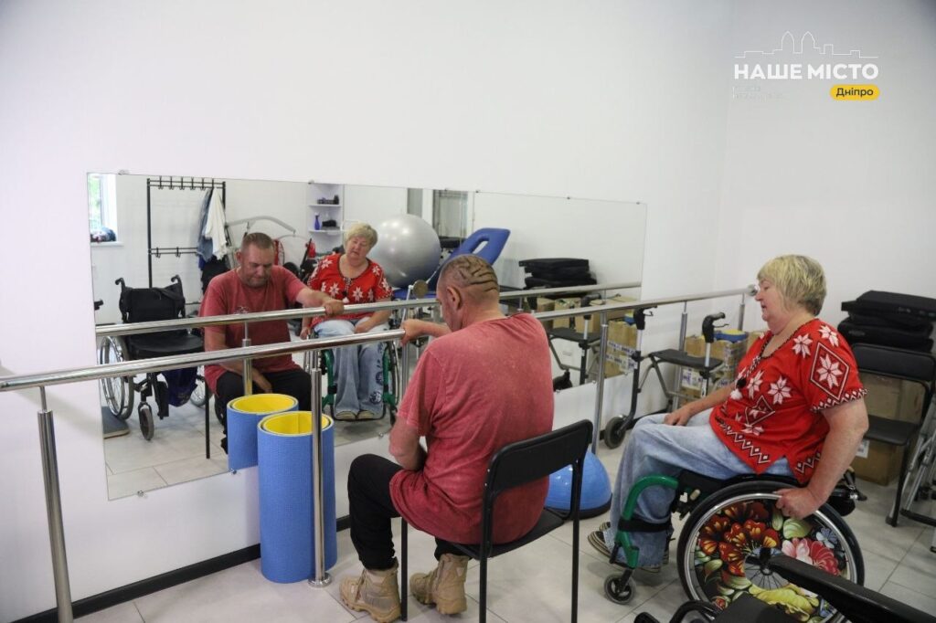 У Дніпрі допомагають евакуйованим ВПО повернути здоров’я та самостійність
