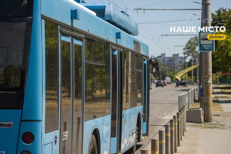 У Дніпрі змінили рух громадського транспорту через ремонт колії