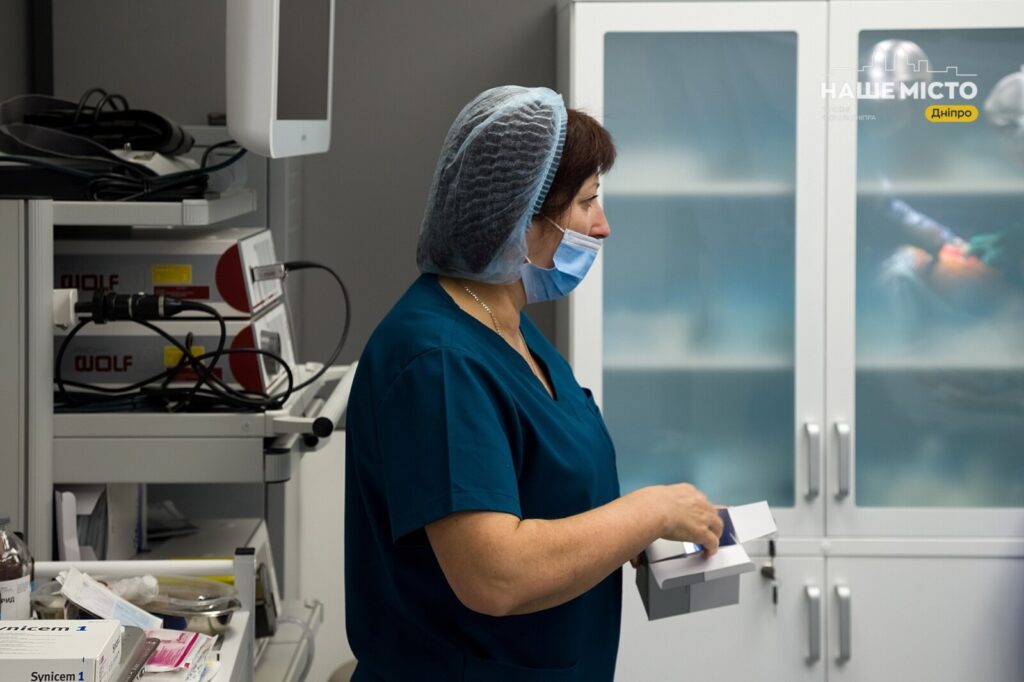 У Дніпрі рятують дівчину після отруєння каналізаційними газами