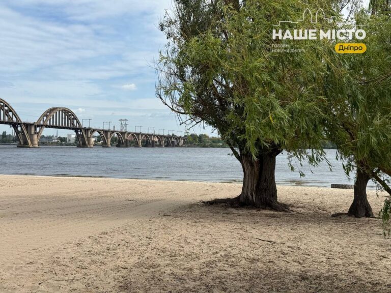 Монастирський острів: прогулянки замість купання через заборону