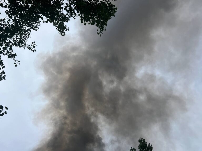 Ракетний удар по Дніпру 18 червня: постраждало підприємство, четверо поранених