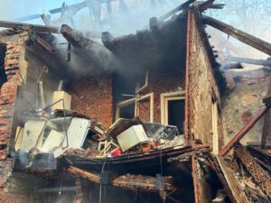 Наслідки обстрілу Дніпра: фото зруйнованого будинку та постраждалі