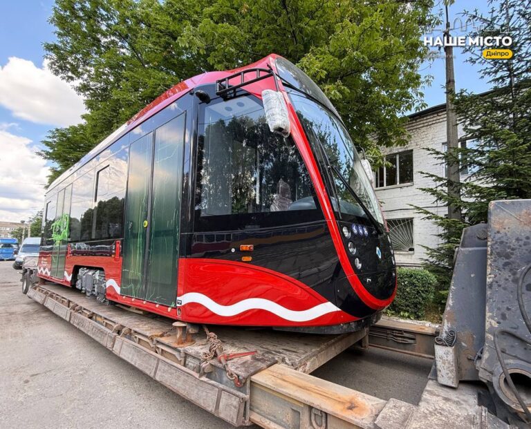 Дніпро отримав другий сучасний низькопідлоговий трамвай K1T306