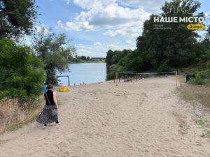 Озеро Криничне: як кар’єр став улюбленим місцем відпочинку дніпрян