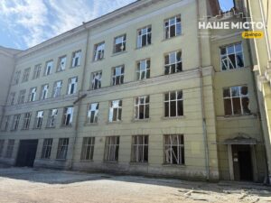 Ракетна атака в Дніпрі 15 червня: пошкодження коледжу та сусідніх будівель