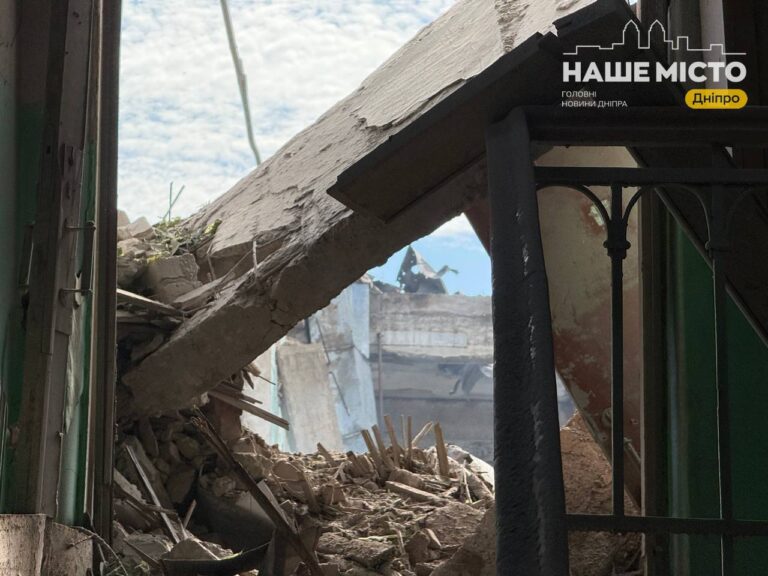 Ракетний удар пошкодив коледж у Дніпрі з масштабними руйнаціями