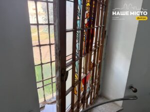 У Дніпрі шукають волонтерів для відновлення вітражів Органної зали