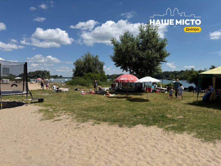Неформальний пляж на Набережній Перемоги: популярне місце для відпочинку в Дніпрі