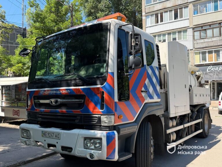 Дніпро цілодобово усуває аварії на водомережах