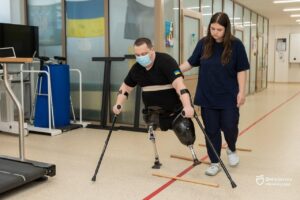 У Дніпрі аеророзвідник після поранення вчиться знову ходити