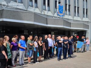 У Дніпрі урочисто підняли кримськотатарський прапор на підтримку Криму
