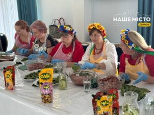 У Дніпрі встановили рекорд з виготовлення голубців за 100 хвилин