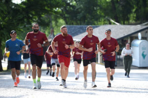 Run Ukraine та Інтерпайп збирають донати через біг для військових Дніпра