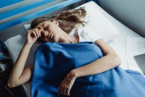 Як швидко охолодити ліжко і заснути у спеку