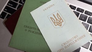 Мін’юст: замінювати радянське свідоцтво про народження не обов’язково