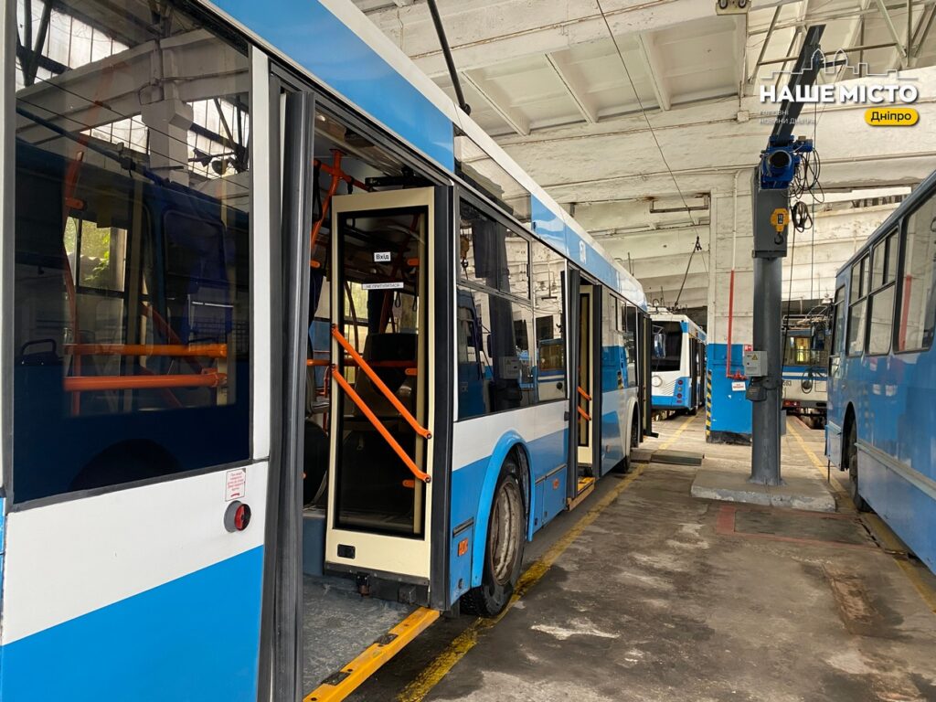 Як у Дніпрі забезпечують роботу тролейбусів цілодобово