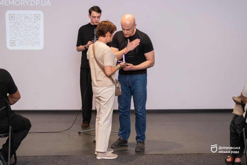 У Дніпрі посмертно нагородили родини 17 загиблих захисників
