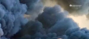 Пожежа в торговельному центрі Кривого Рогу після ворожого удару