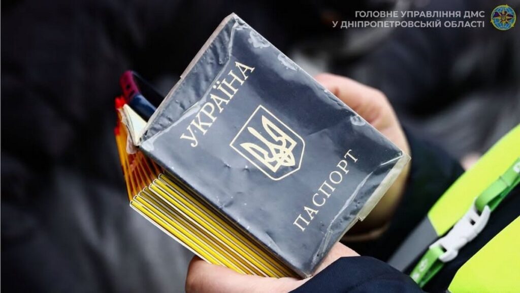 Коли в Дніпрі потрібно обов’язково замінити пошкоджений паспорт