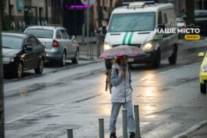 Штормове попередження у Дніпрі на 21 липня: грози, град та шквали