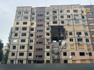 В Дніпрі через обвал у будинку з обстрілу шахедом загрози для мешканців немає
