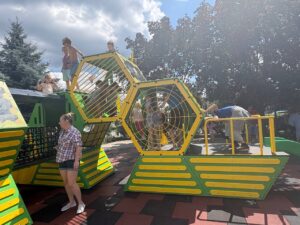 Відкрили оновлений дитячий майданчик із унікальним ігровим комплексом у Дніпрі
