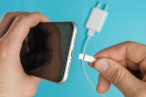 Чи варто купувати дешеві USB-кабелі для заряджання смартфона