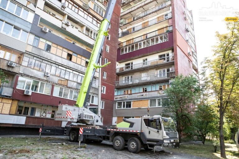 У Дніпрі відновлюють пошкоджене житло підопічних терцентру