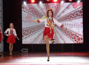 Плюшевий ведмедик із зашитими вустами: картина студентки з Дніпра
