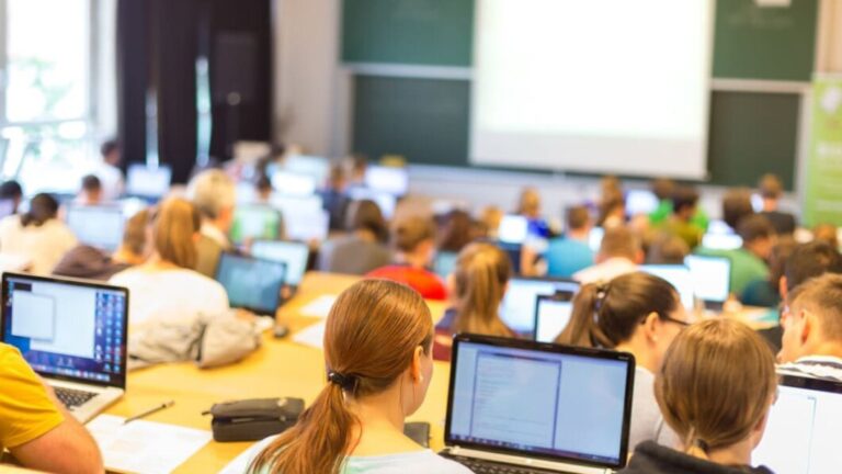 Вартість контрактного навчання в українських університетах на 2026 рік