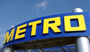 Metro попереджає про можливі перебої з товарами після російського удару по складу