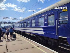 Укрзалізниця пропонує купівлю книжок прямо у поїзді
