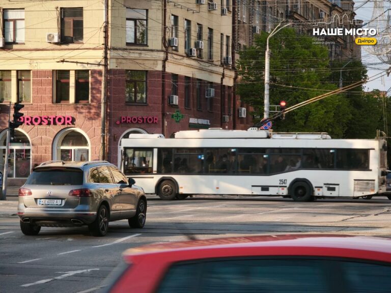 Тимчасові зміни руху громадського транспорту у Дніпрі 26 серпня