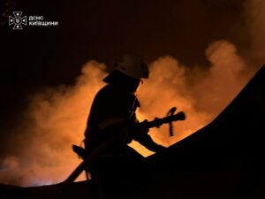 Вночі 5 серпня ракети вдарили по Києву та області: жертви й пожежі