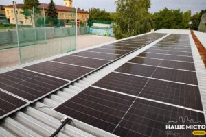 У школах і спортшколах Дніпра встановлюють сонячні панелі