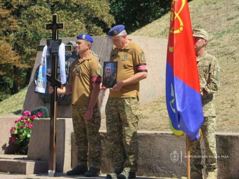 У Жовтих Водах провели в останню путь захисника Владлена Корнілова