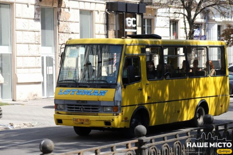У Дніпрі подорожчав проїзд на автобусних маршрутах: перевізники пояснили причини