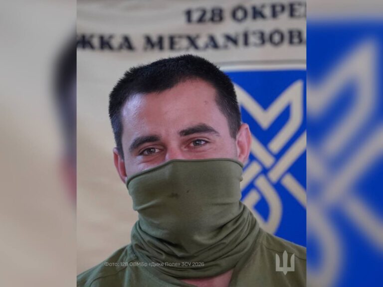 Військовий з 128-ї бригади зняв унікальні пелікани на Каховському водосховищі