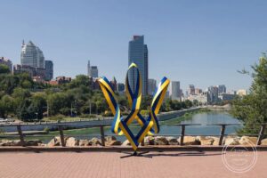 У Дніпрі відкрили велику патріотичну фотозону з тризубом