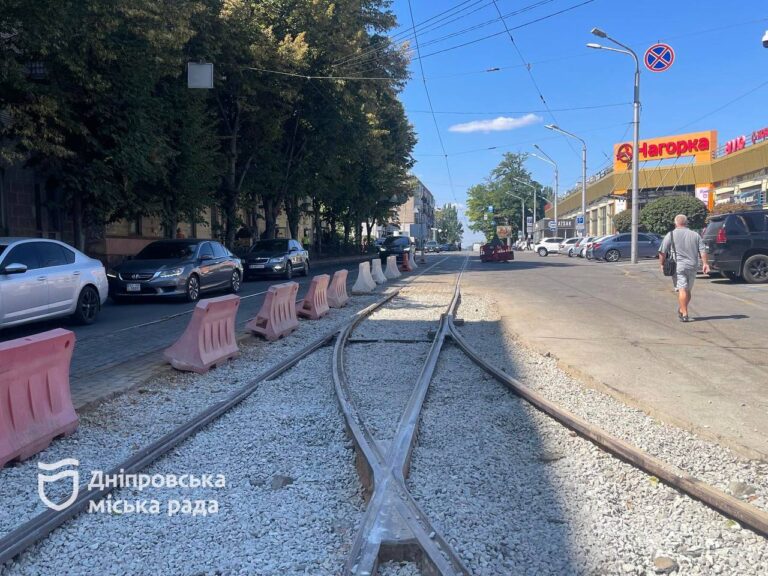 У Дніпрі завершили капітальний ремонт трамвайної колії на перехресті Науки й Олега Петрова