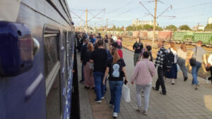 Затримки поїздів з Дніпра до 10+ годин через пошкодження інфраструктури