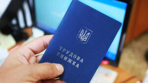 У Дніпрі літнім допоможуть оцифрувати трудові книжки і зареєструватись у Пенсійному фонді