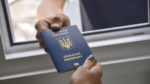 Кому з пенсіонерів Дніпра потрібна ідентифікація за кордоном