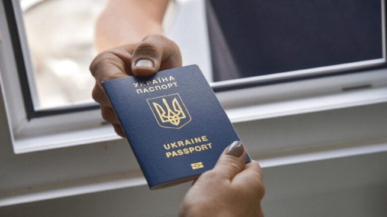 Кому з пенсіонерів Дніпра потрібна ідентифікація за кордоном